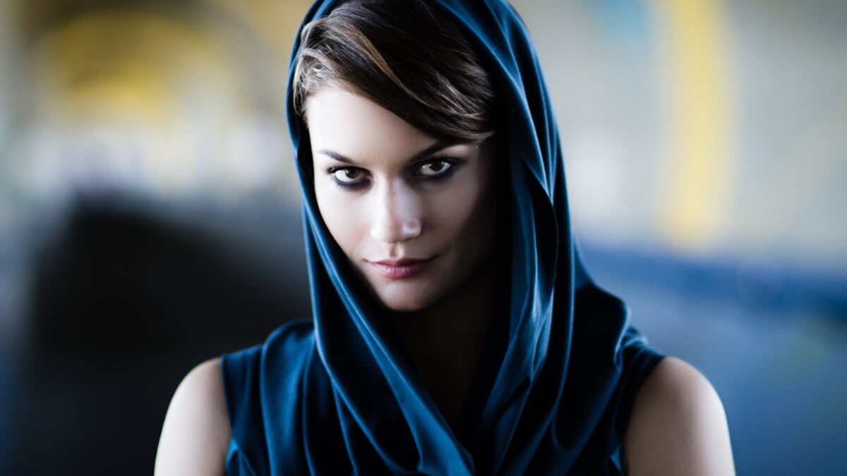 WOMAN1.jpg